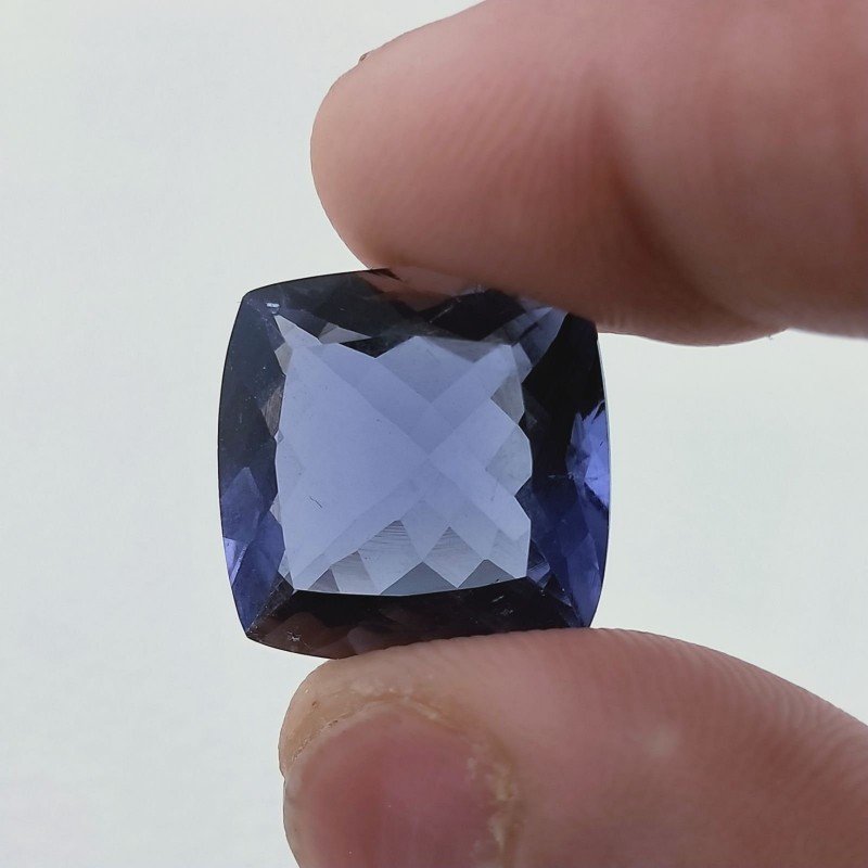 Iolite Naturale Taglio Cuscino Sfaccettata Fatto a Mano Gemma Sciolta 18X18X9,50mm 17,75 Carati 1pz