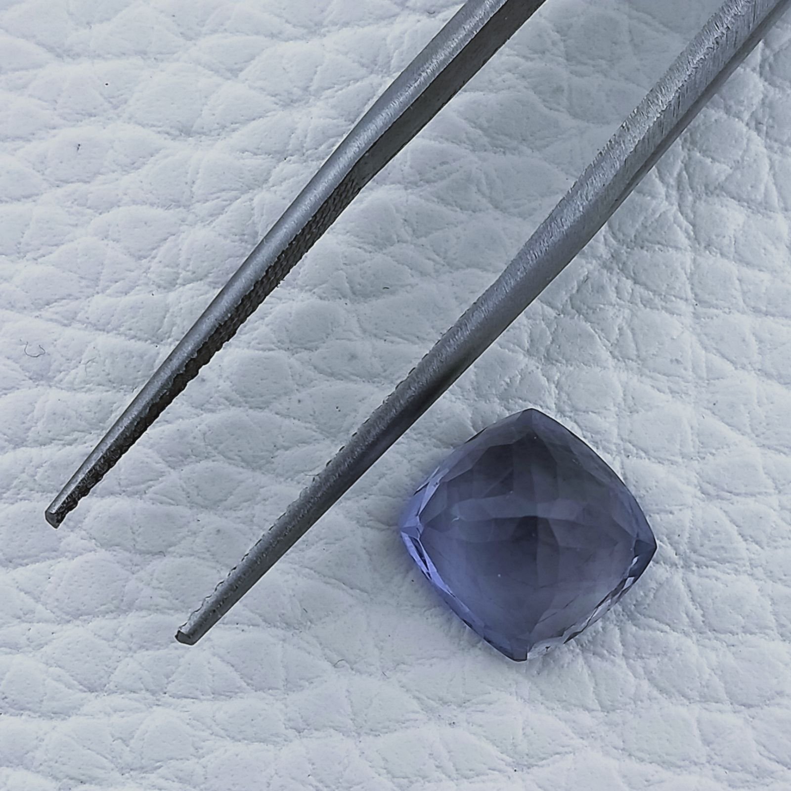 Iolite Naturale Taglio Cuscino Sfaccettata Fatto a Mano Gemma Sciolta 9X9X7mm 3,50 Carati 1pz