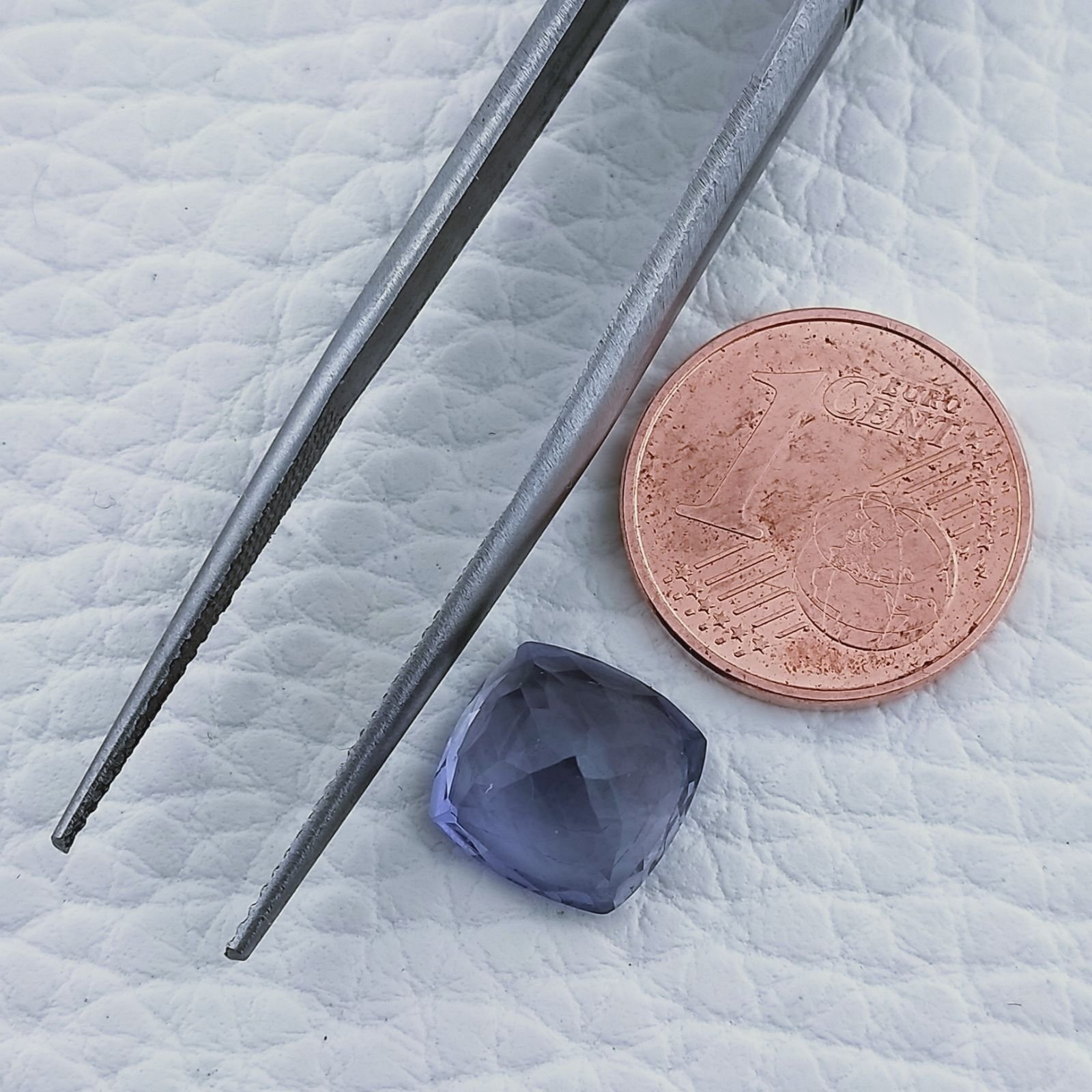 Iolite Naturale Taglio Cuscino Sfaccettata Fatto a Mano Gemma Sciolta 9X9X7mm 3,50 Carati 1pz