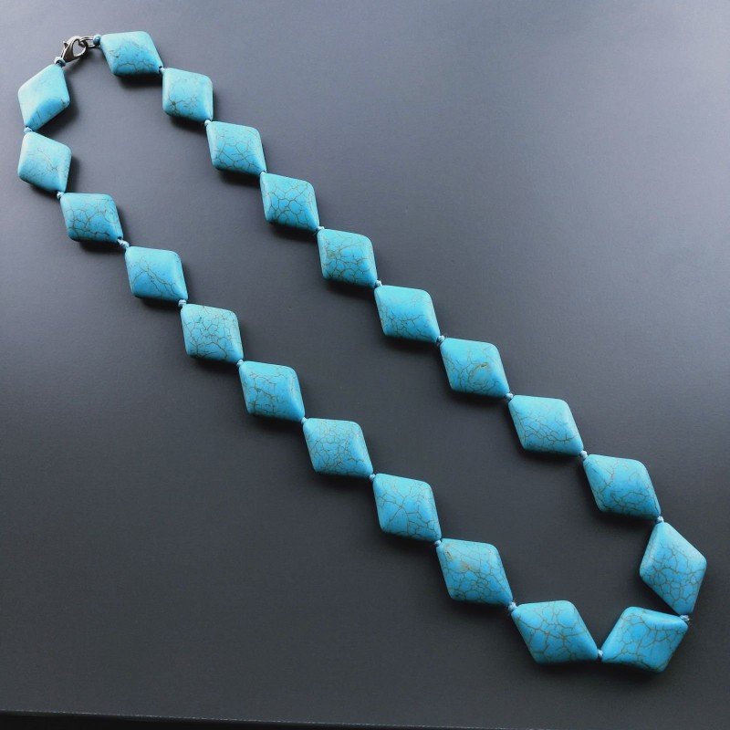 Collana girocollo aulite turchese rombo liscio 18x25 mm annodato