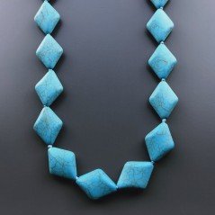 Collana girocollo aulite turchese rombo liscio 18x25 mm annodato