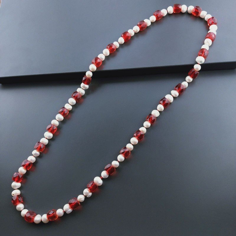 Collana cristallo rosso cilindro sfac 12x9 mm con perle di fiume acqua dolce annodato