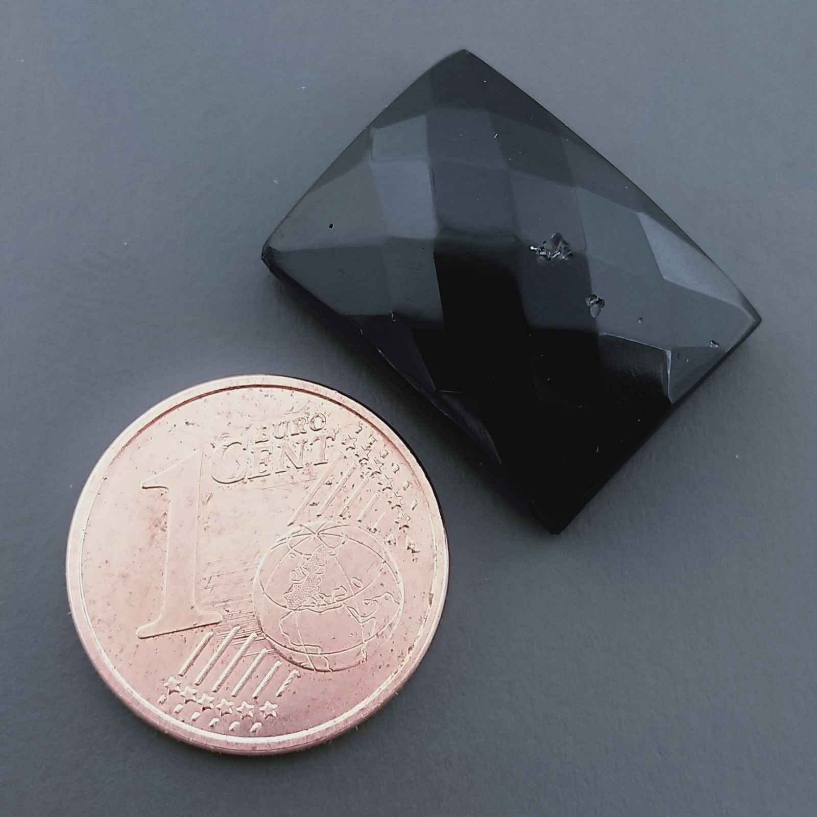 Onice Nera Forma Rettangolo Piatto Cabochon Sfaccettato A Mano 18X13X8mm 17,30 Carati 1pz