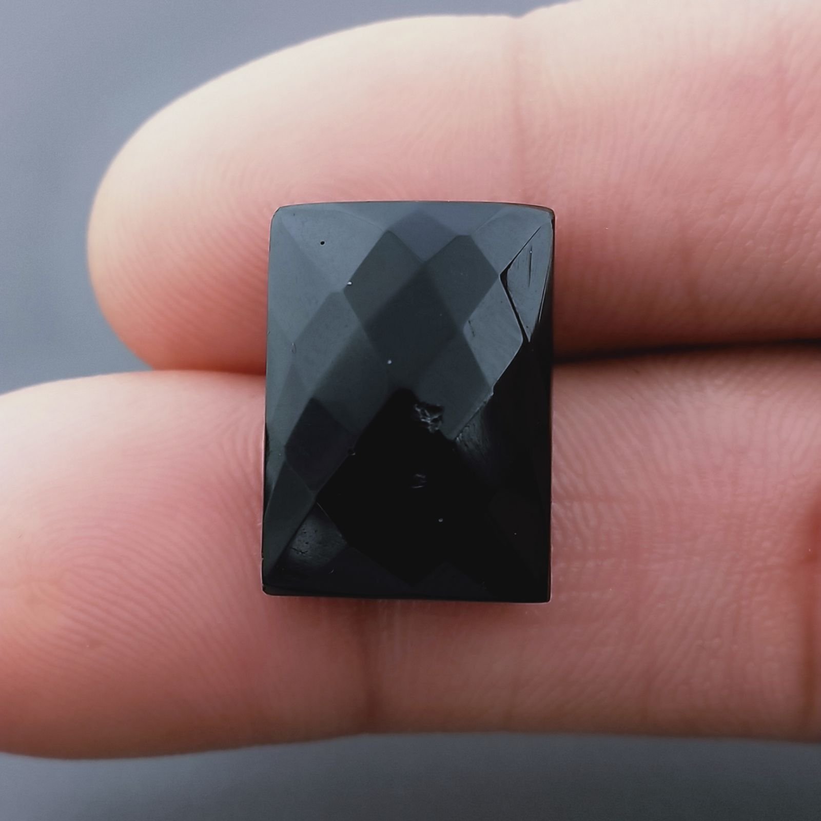 Onice Nera Forma Rettangolo Piatto Cabochon Sfaccettato A Mano 18X13X8mm 17,30 Carati 1pz