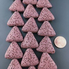 Pietra Lavica Rosso Porpora in Perline Forma Triangolo Piatto Liscio Foro Passante 24mm