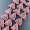 Pietra Lavica Rosso Porpora in Perline Forma Triangolo Piatto Liscio Foro Passante 24mm