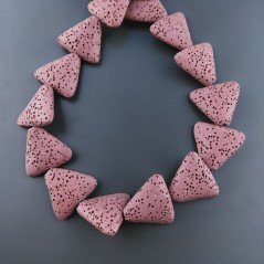 Pietra Lavica Rosso Porpora in Perline Forma Triangolo Piatto Liscio Foro Passante 24mm