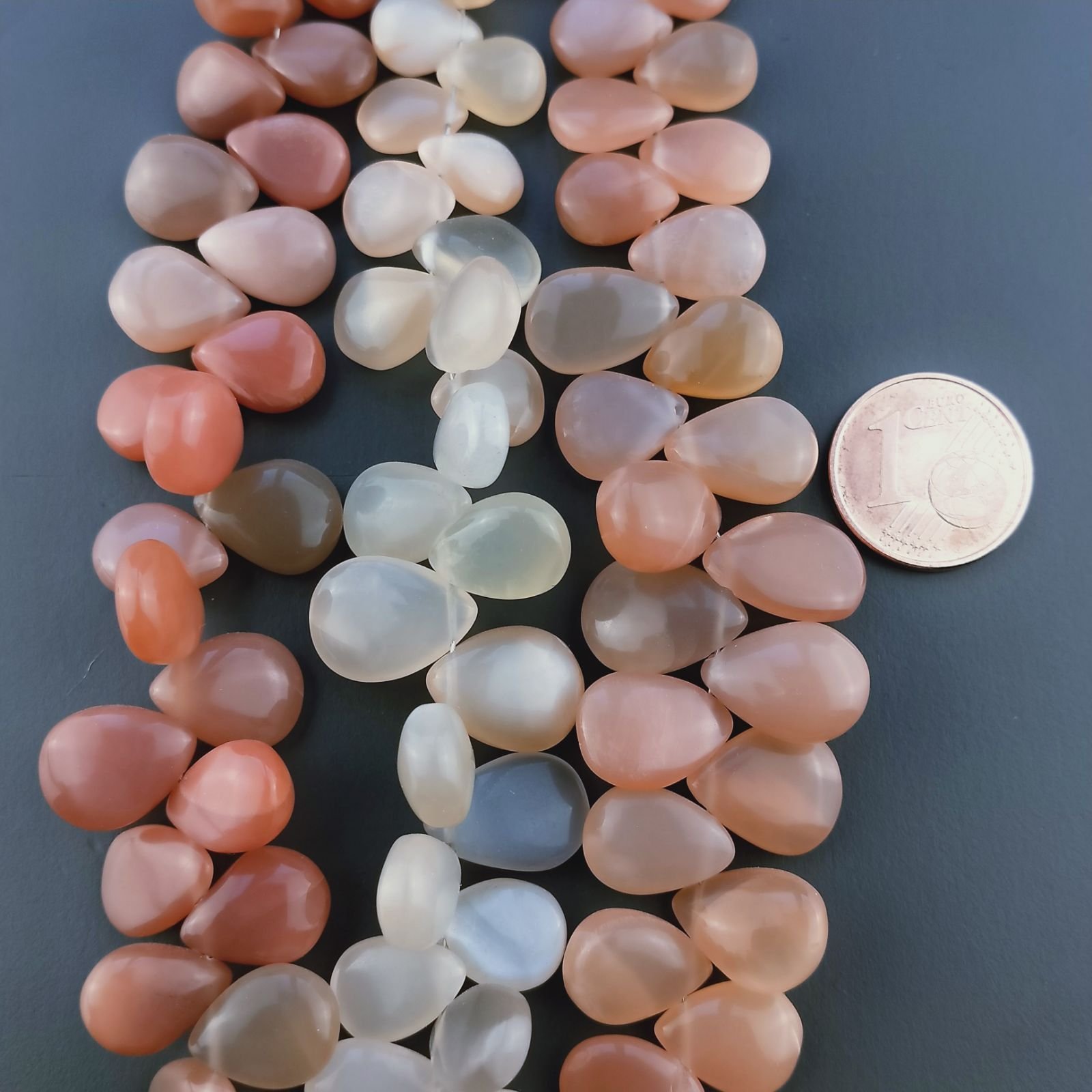 Pietra Di Luna Beige Rosa Naturale in Perline Forma Goccia Piatto Liscio a Mano Foro Laterale