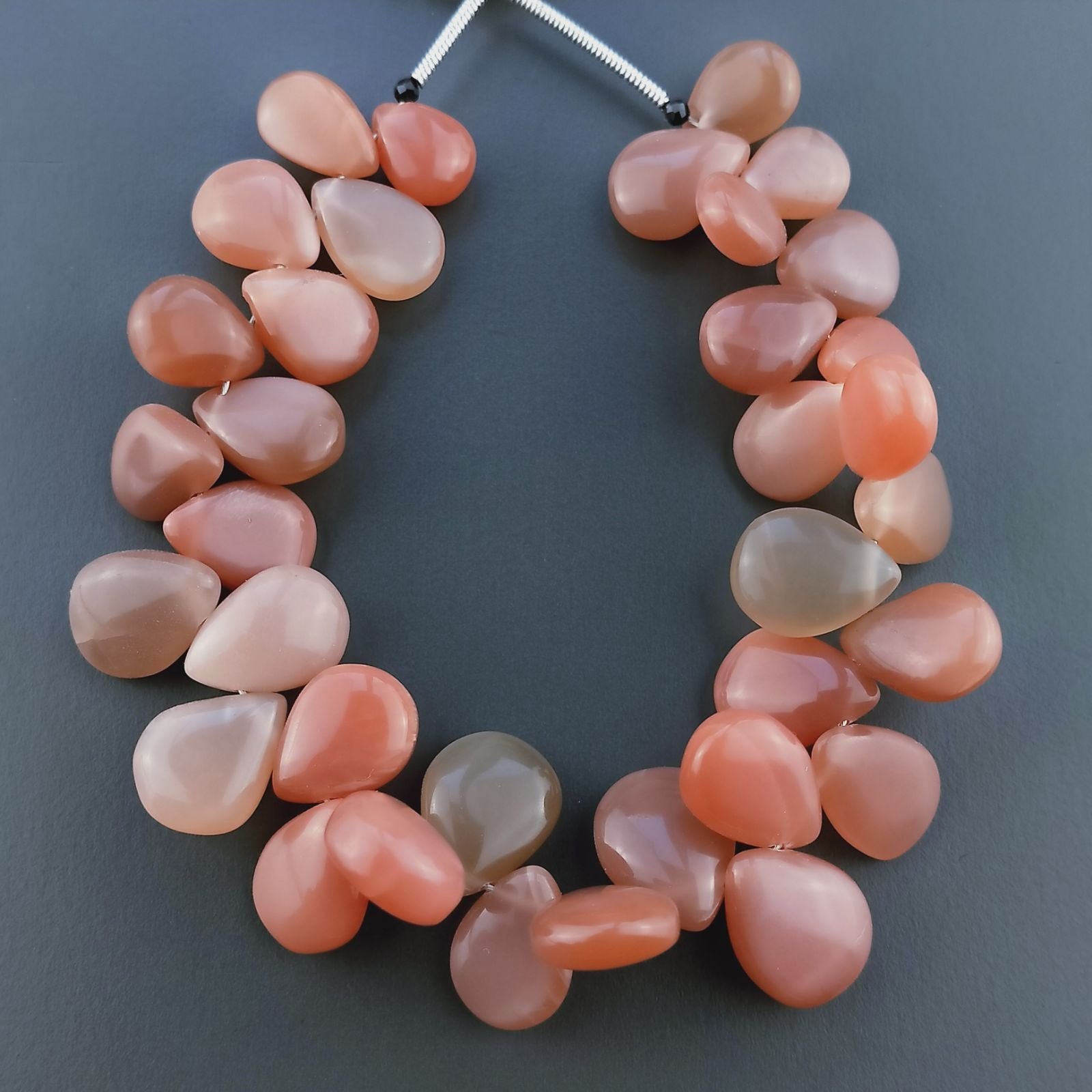 Pietra Di Luna Beige Rosa Naturale in Perline Forma Goccia Piatto Liscio a Mano Foro Laterale