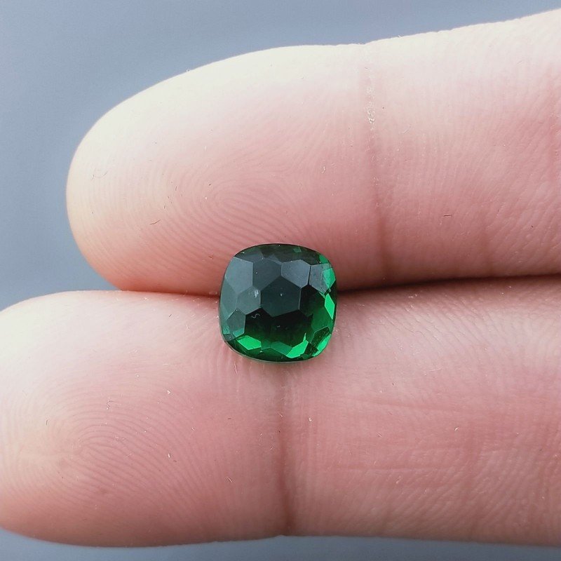 Quarzo Verde Idrotermale Quadrata Briolette Sfaccettato A Mano 8X8X5mm 2,40CT