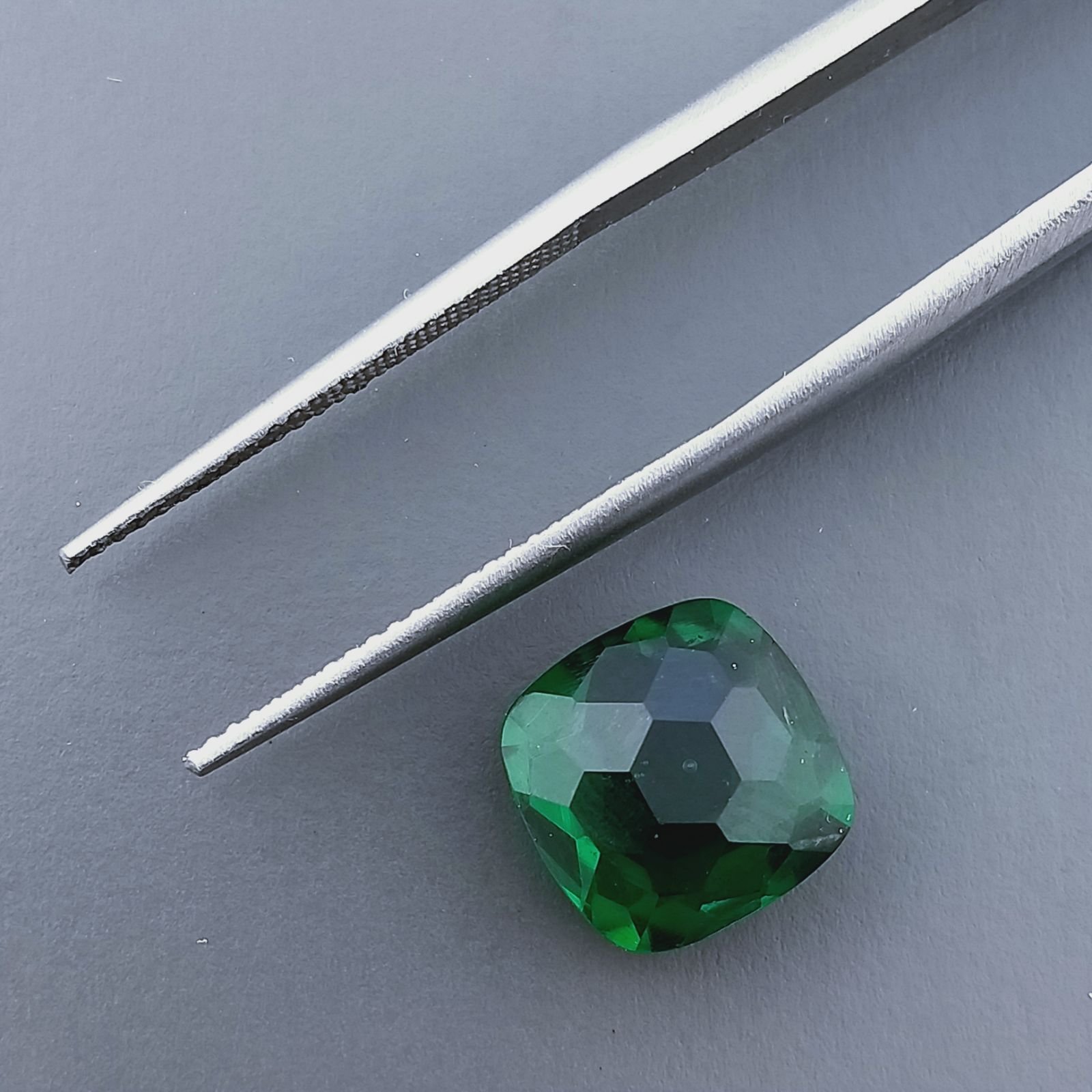 Quarzo Verde Idrotermale Quadrata Briolette Sfaccettato A Mano 10X10X6mm 4,65CT