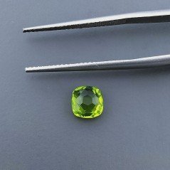 Peridoto Idrotermale Quadrata Briolette Sfaccettato A Mano 6X6X4mm 1,05CT