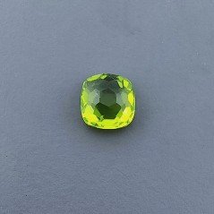 Peridoto Idrotermale Quadrata Briolette Sfaccettato A Mano 6X6X4mm 1,05CT