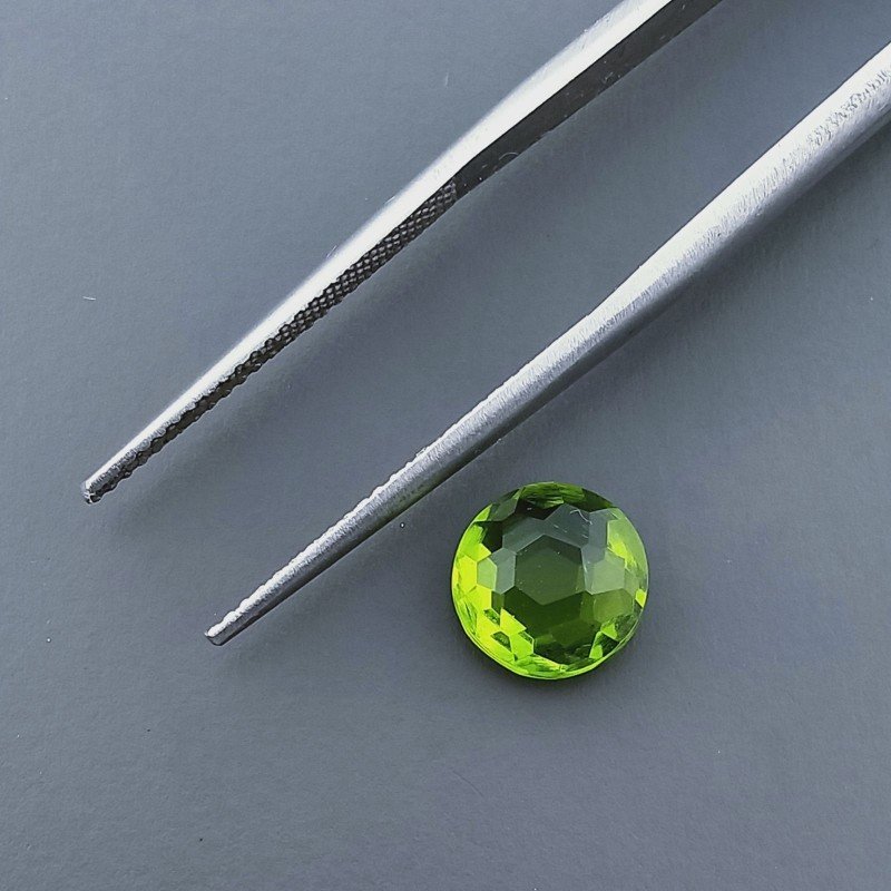 Peridoto Idrotermale Tondo Briolette Sfaccettato A Mano 8X8X4mm 1,80CT Peridoto Idrotermale Tondo Briolette Sfaccettato A Mano 8X8X4mm 1,80CT