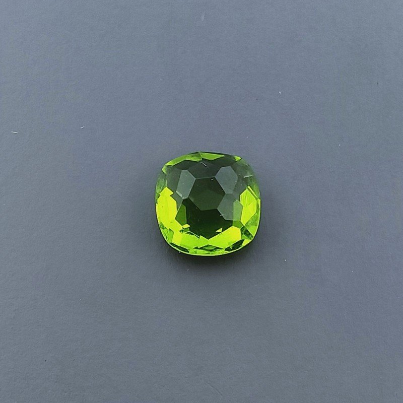 Peridoto Idrotermale Quadrata Briolette Sfaccettato A Mano 8X8X5mm 2,50CT