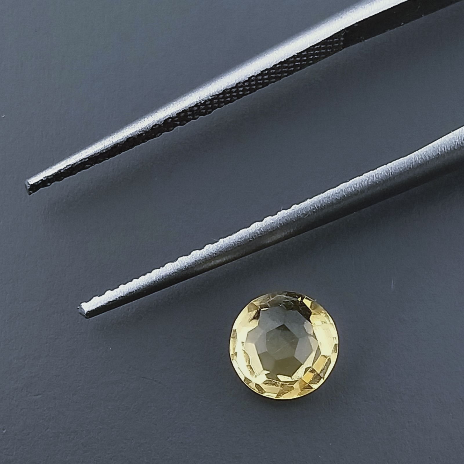 Quarzo Citrino Idrotermale Tondo Briolette Sfaccettato A Mano 6X6X3mm 1CT