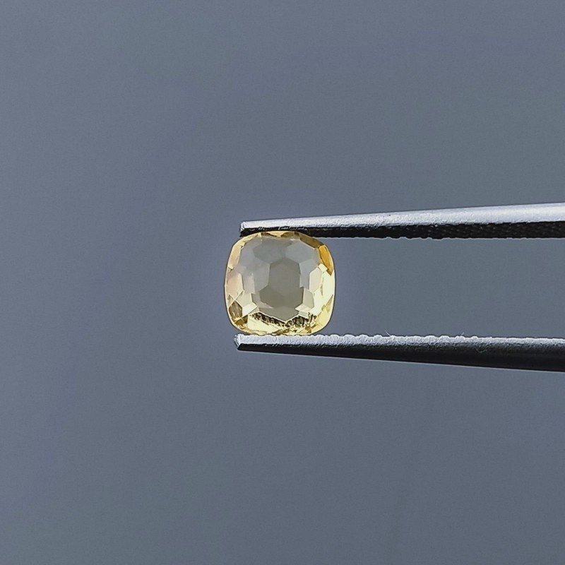 Quarzo Citrino Idrotermale Quadrata Briolette Sfaccettato A Mano 6X6X4mm 1CT