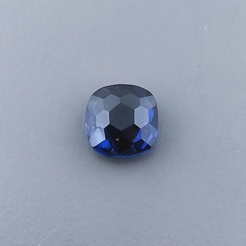 Zaffiro Idrotermale Quadrata Briolette Sfaccettato A Mano 8X8X5mm 2,45CT Zaffiro Idrotermale Quadrata Briolette Sfaccettato A Mano 8X8X5mm 2,45CT
