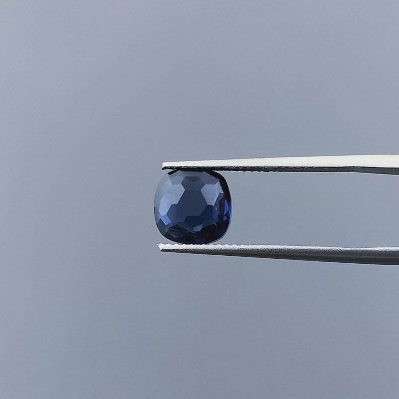 Zaffiro Idrotermale Quadrata Briolette Sfaccettato A Mano 8X8X5mm 2,45CT Zaffiro Idrotermale Quadrata Briolette Sfaccettato A Mano 8X8X5mm 2,45CT