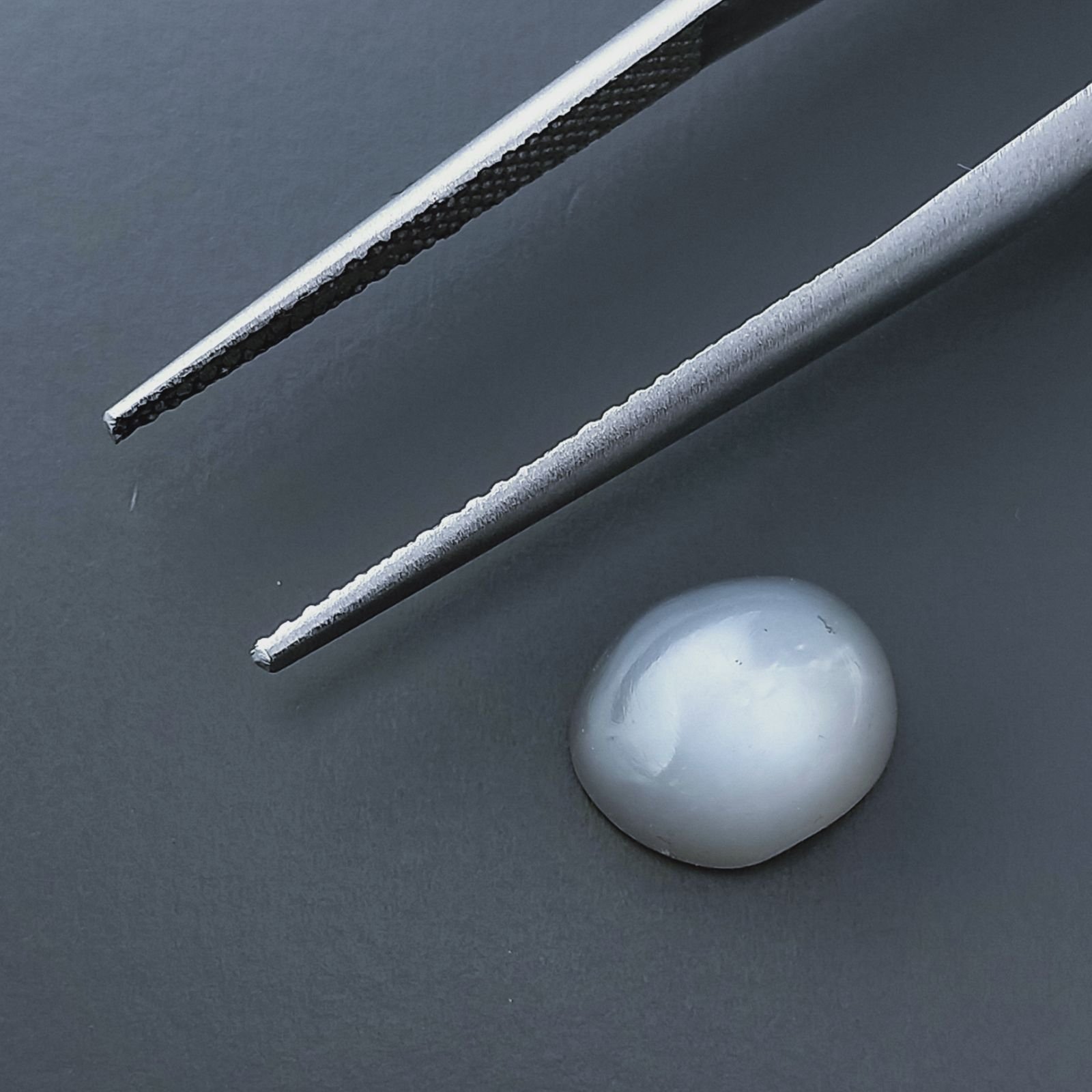 Pietra Di Luna Grigia Naturale Forma Ovale Piatto Cabochon Liscio Fatto a Mano 9X8X4mm 2,50 Carati 1pz