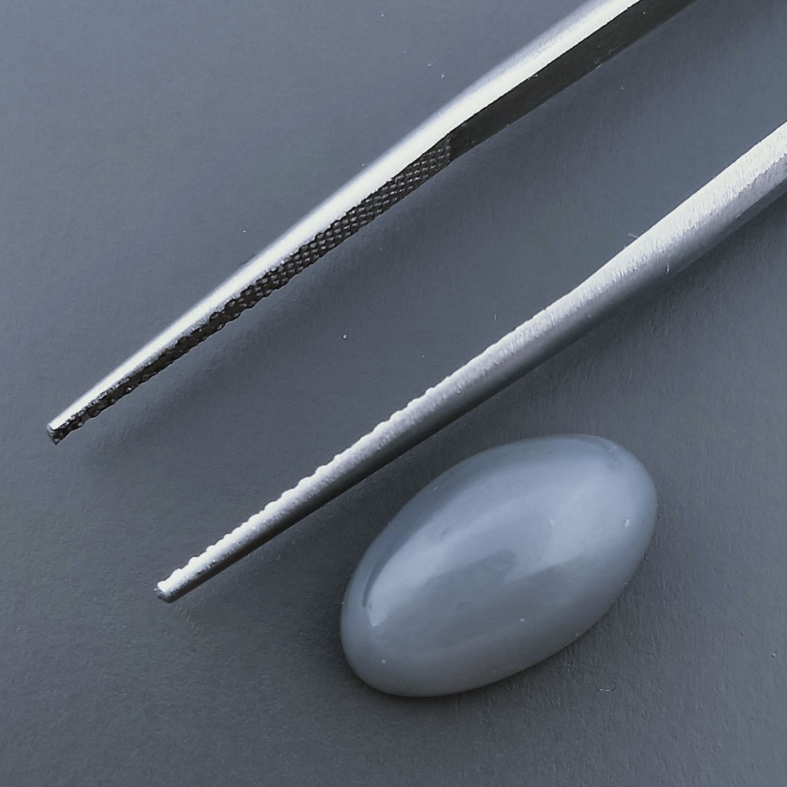 Pietra Di Luna Grigia Naturale Forma Ovale Piatto Cabochon Liscio Fatto a Mano 14X8X6mm 5,70 Carati 1pz