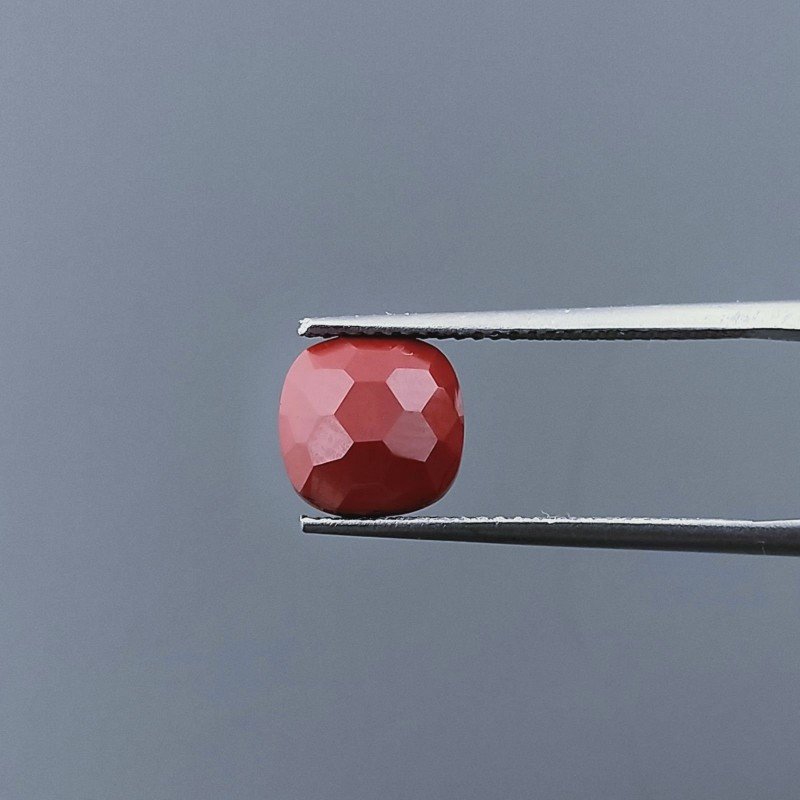 Diaspro Rosso Quadrata Briolette Sfaccettato A Mano 8X8X5mm 2,45CT