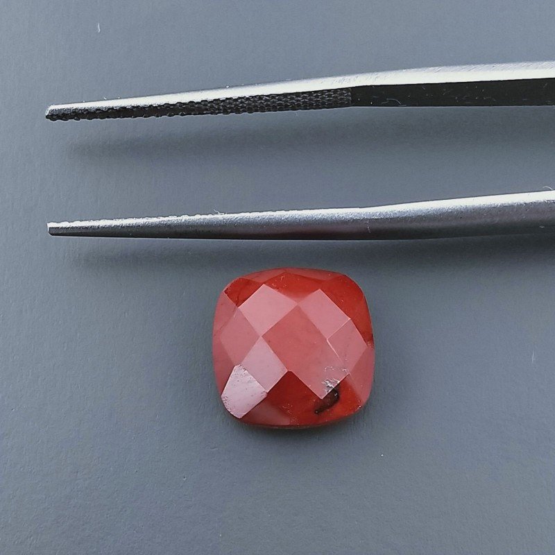 Diaspro Rosso Quadrata Briolette Sfaccettato A Mano 10X10X5mm 4,10CT