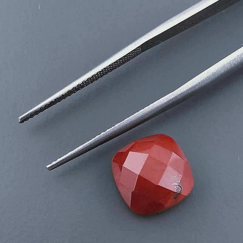 Diaspro Rosso Quadrata Briolette Sfaccettato A Mano 10X10X5mm 4,10CT
