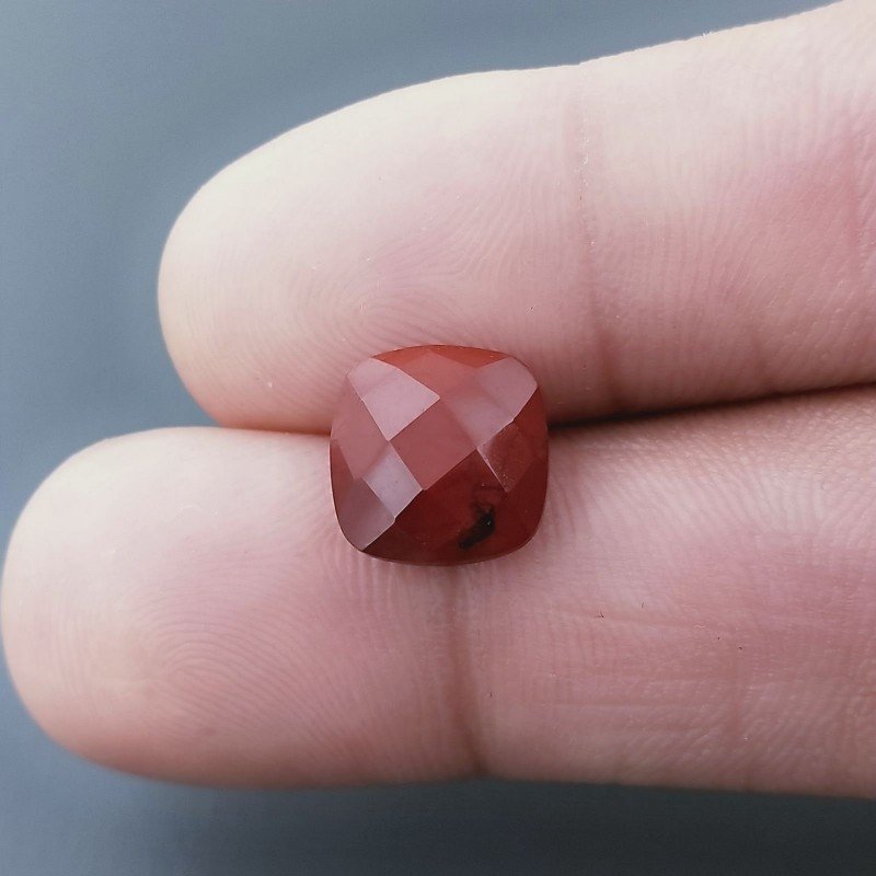 Diaspro Rosso Quadrata Briolette Sfaccettato A Mano 10X10X5mm 4,10CT