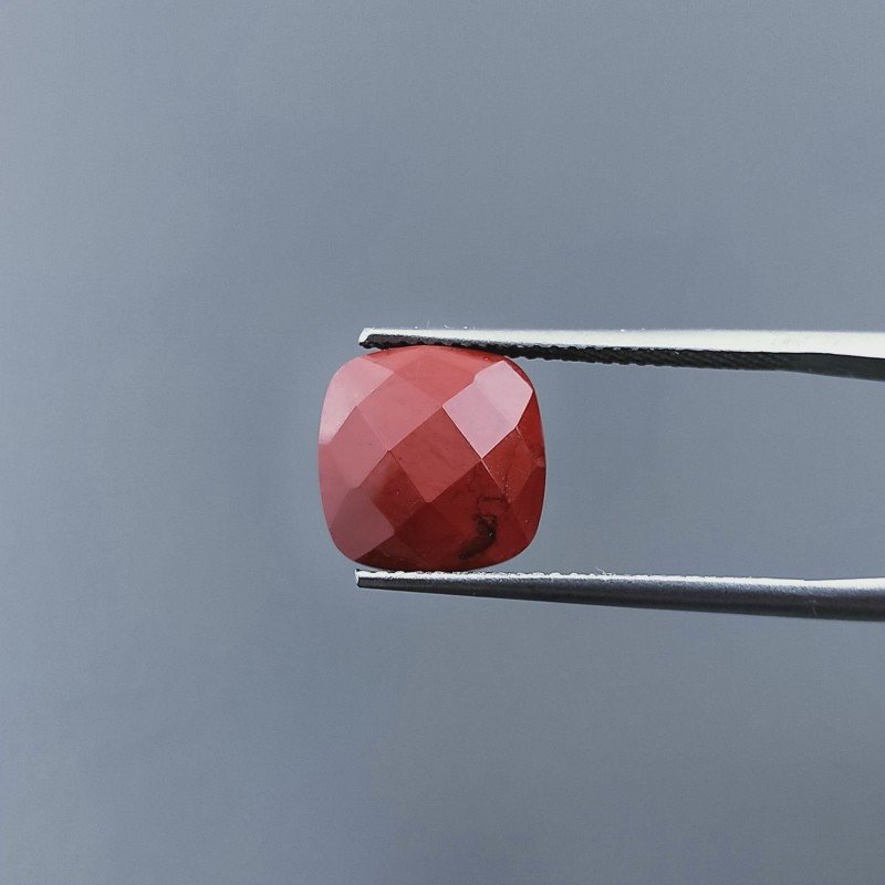 Diaspro Rosso Quadrata Briolette Sfaccettato A Mano 10X10X5mm 4,10CT