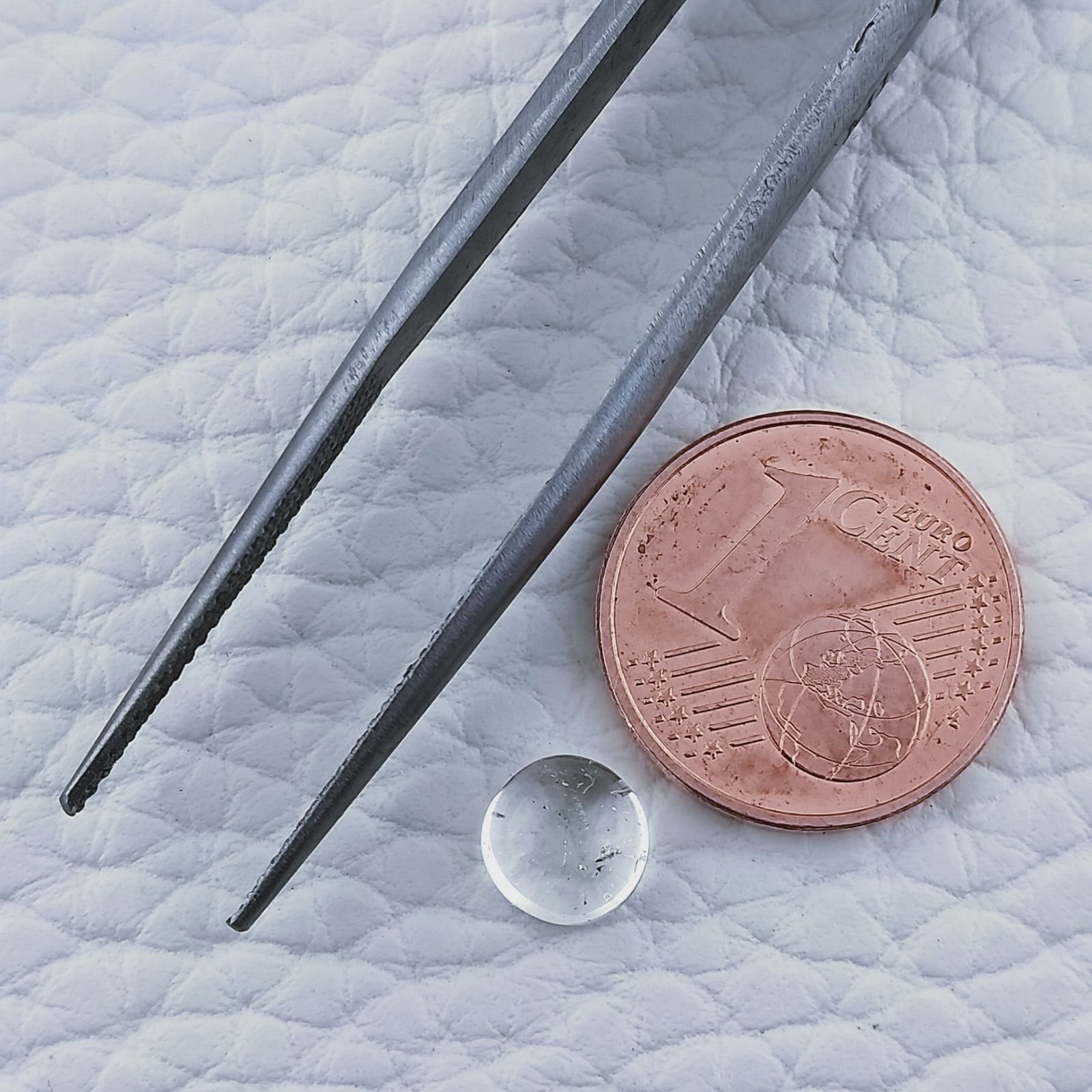 Cristallo Di Rocca Naturale Forma Tondo Piatto Cabochon Liscio Fatto a Mano 6X6X3mm 1,30 Carati 1pz