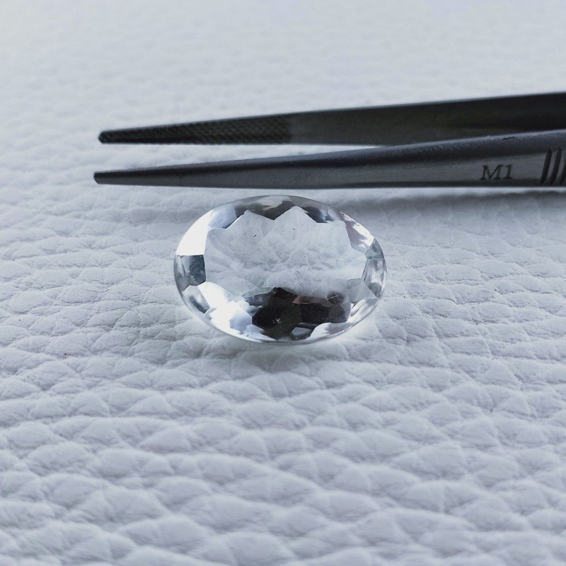 Cristallo Di Rocca Naturale Taglio Ovale Liscio-Sfaccettata a Mano Gemma Sciolta 17X13X9mm 12,00 Carati 1pz