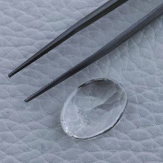 Gemma Sciolta di Cristallo di Rocca Naturale, Taglio Ovale Liscio e Sfaccettato a Mano, 17x13x9 mm, 12,00 ct
