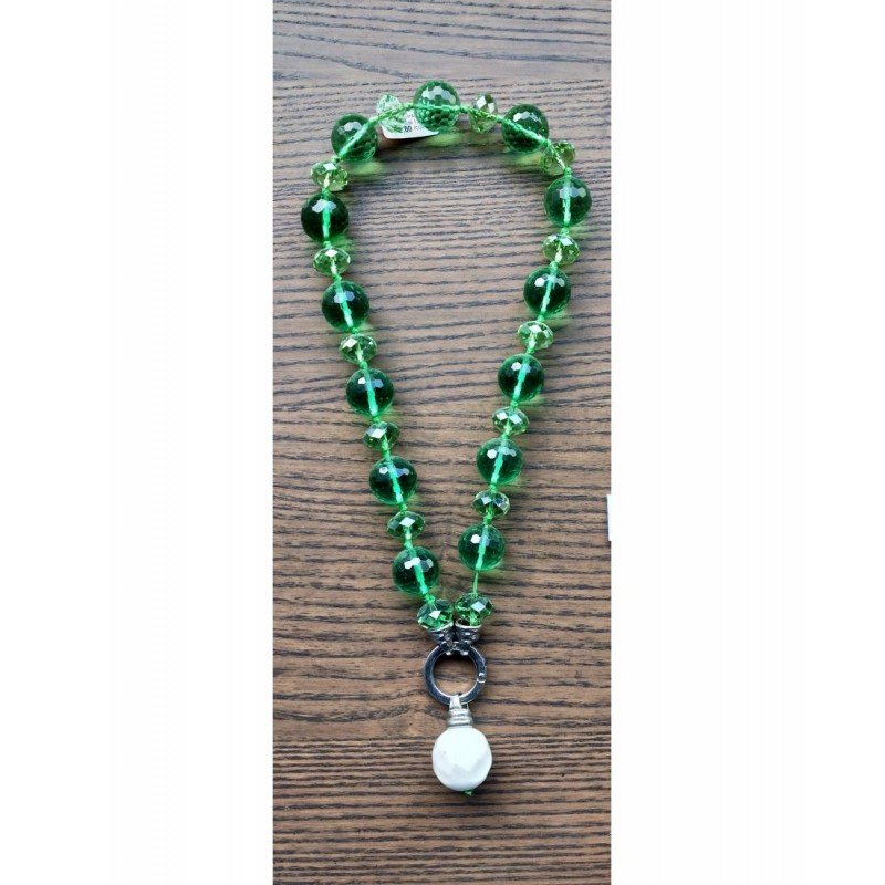 Collana girocollo cristallo verde sferico sfac 17-19 mm e rondelle 11-15 mm annodato con pendente