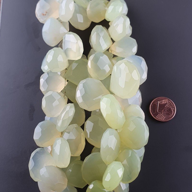 Calcedonio Verde Chiaro Perline Forma Cuore Piatto Sfaccettato a Mano Foro Laterale 15-20mm