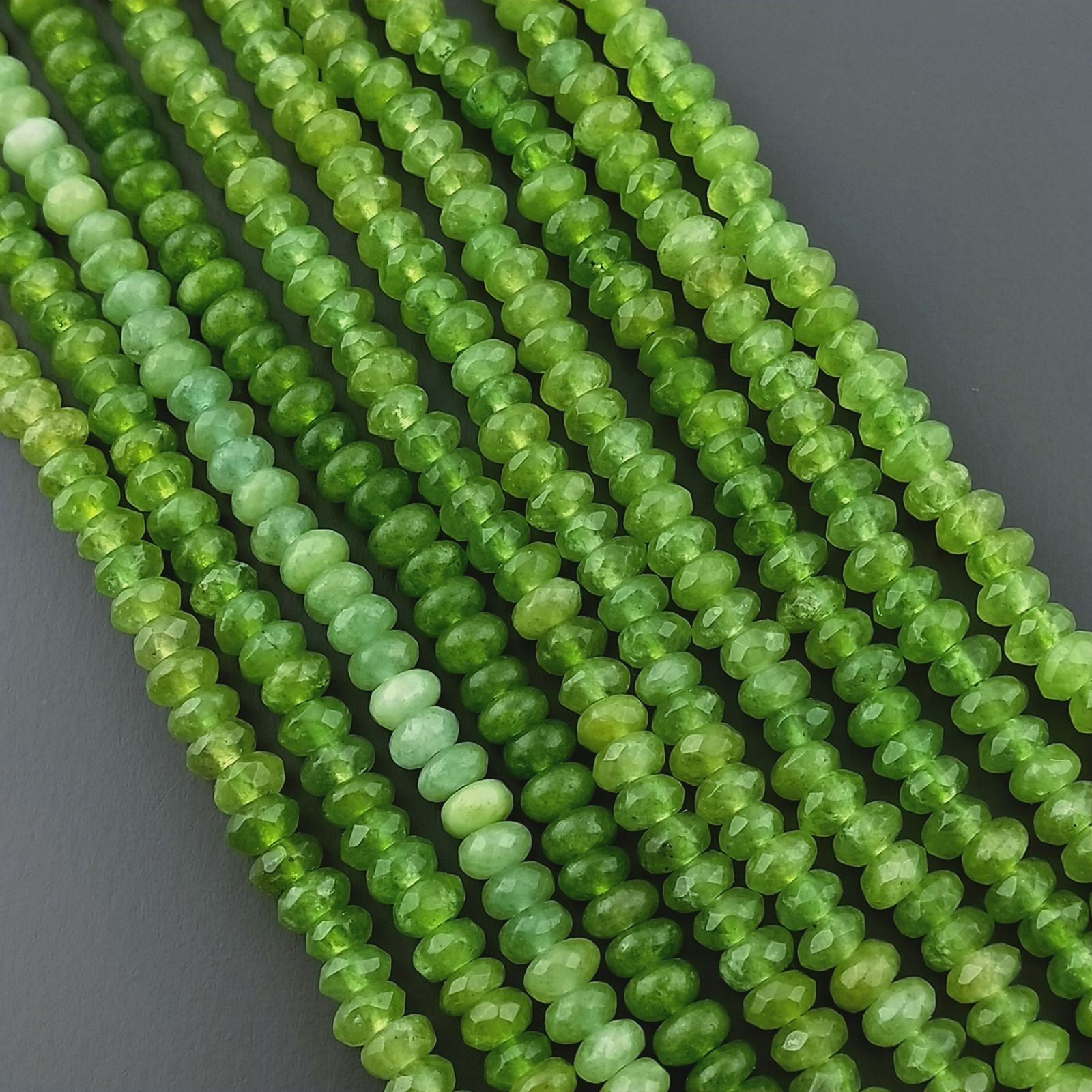 Giada Peridoto in Perline Forma Rondelle Sfaccettato Foro Passante 03,50mm