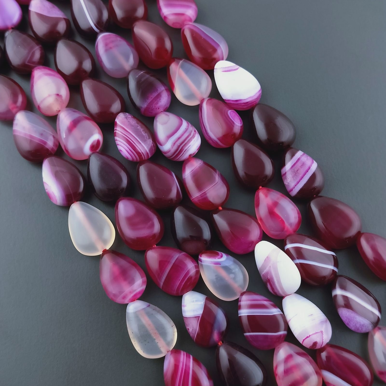 Agata Brasiliana Fucsia Striata Perline Forma Goccia Piatto Liscio Foro Passante 10X14mm