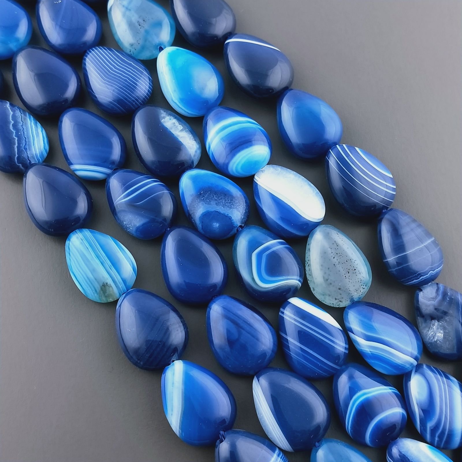 Agata Brasiliana Blu Striata Sfumata Perline Forma Goccia Patta Liscio Foro Passante 12x16mm