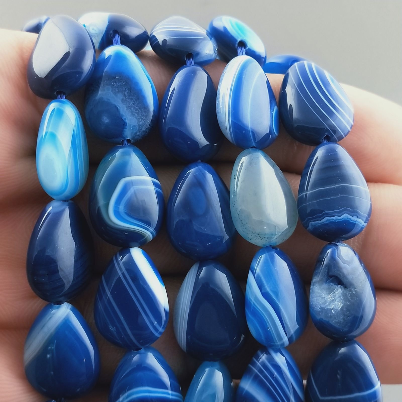 Agata Brasiliana Blu Striata Sfumata Perline Forma Goccia Patta Liscio Foro Passante 12x16mm