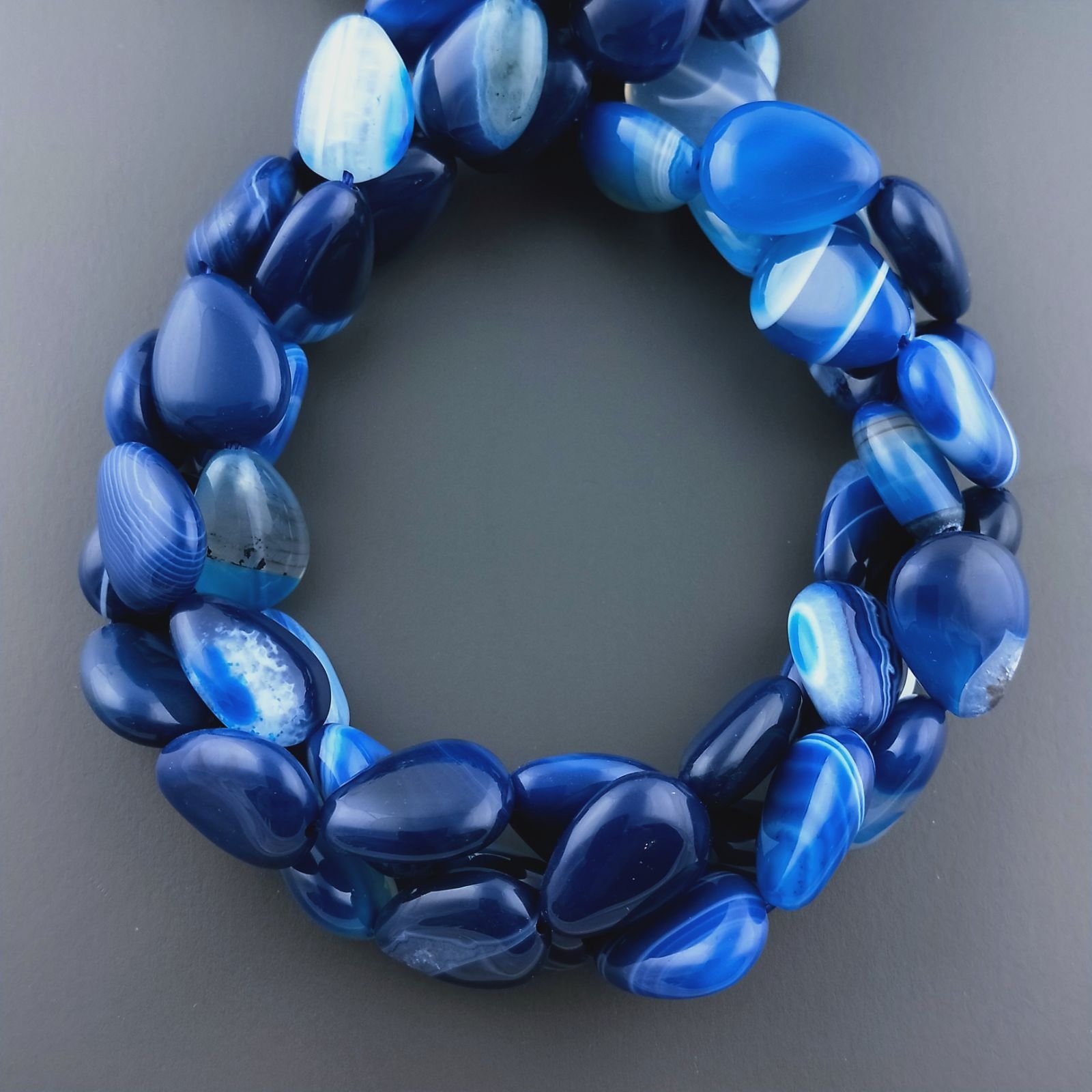 Agata Brasiliana Blu Striata Sfumata Perline Forma Goccia Patta Liscio Foro Passante 12x16mm