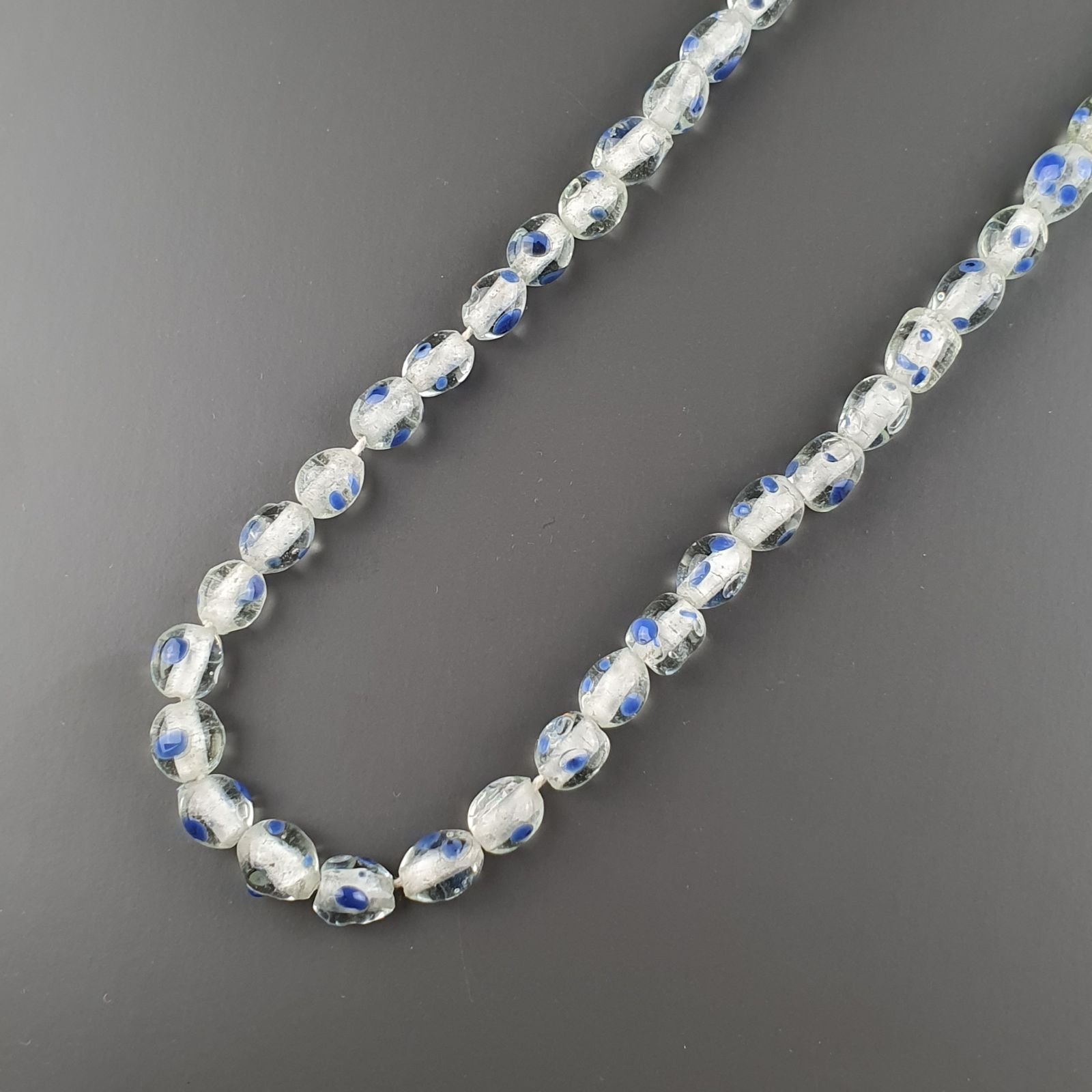 Perline in Vetro Stile Murano Bianco con Punti Blu Liscio Foro Passante