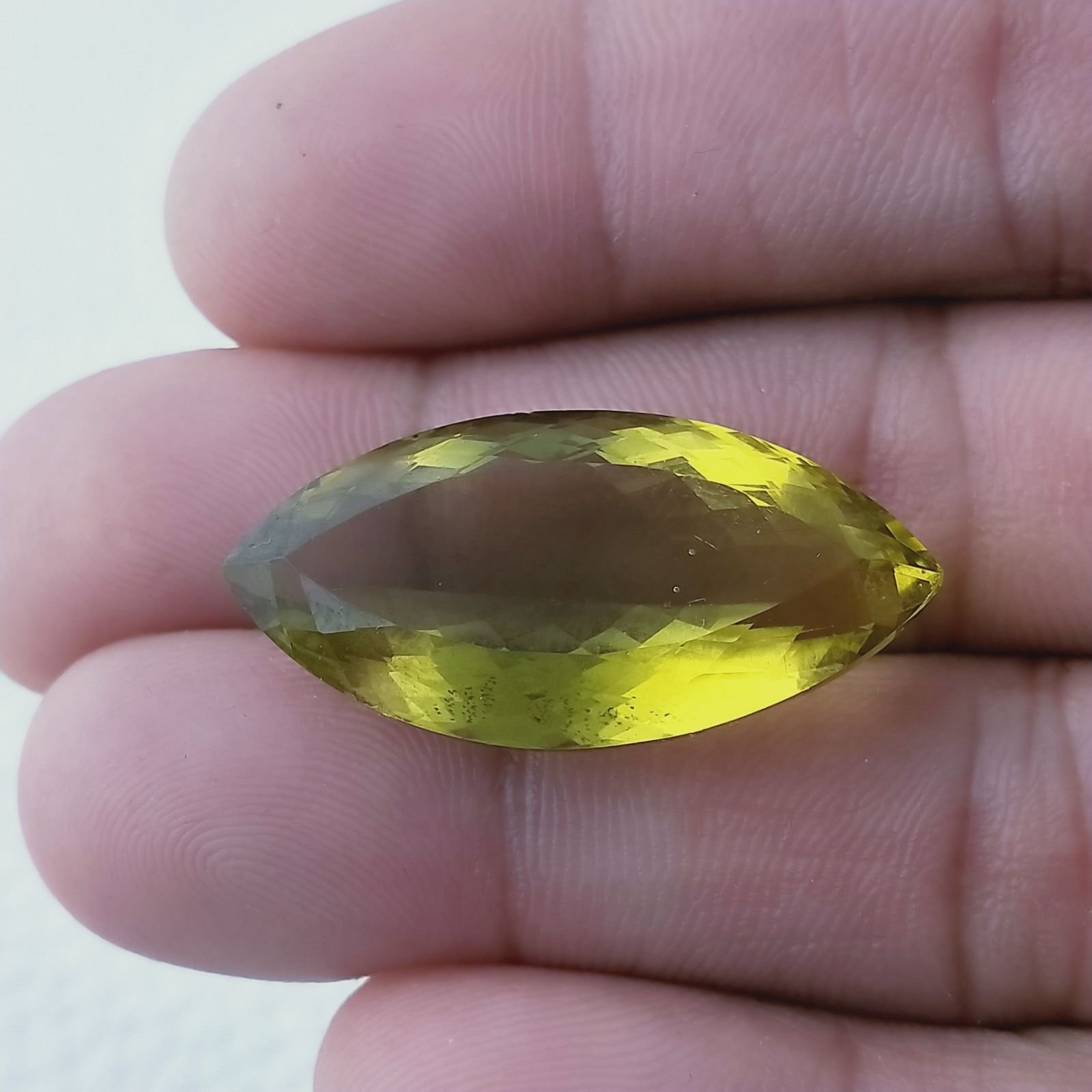Quarzo Limone Naturale Taglio Marquise Sfaccettato a Mano Gemma Sciolta 16x32mm 28,85 Carati 1pz