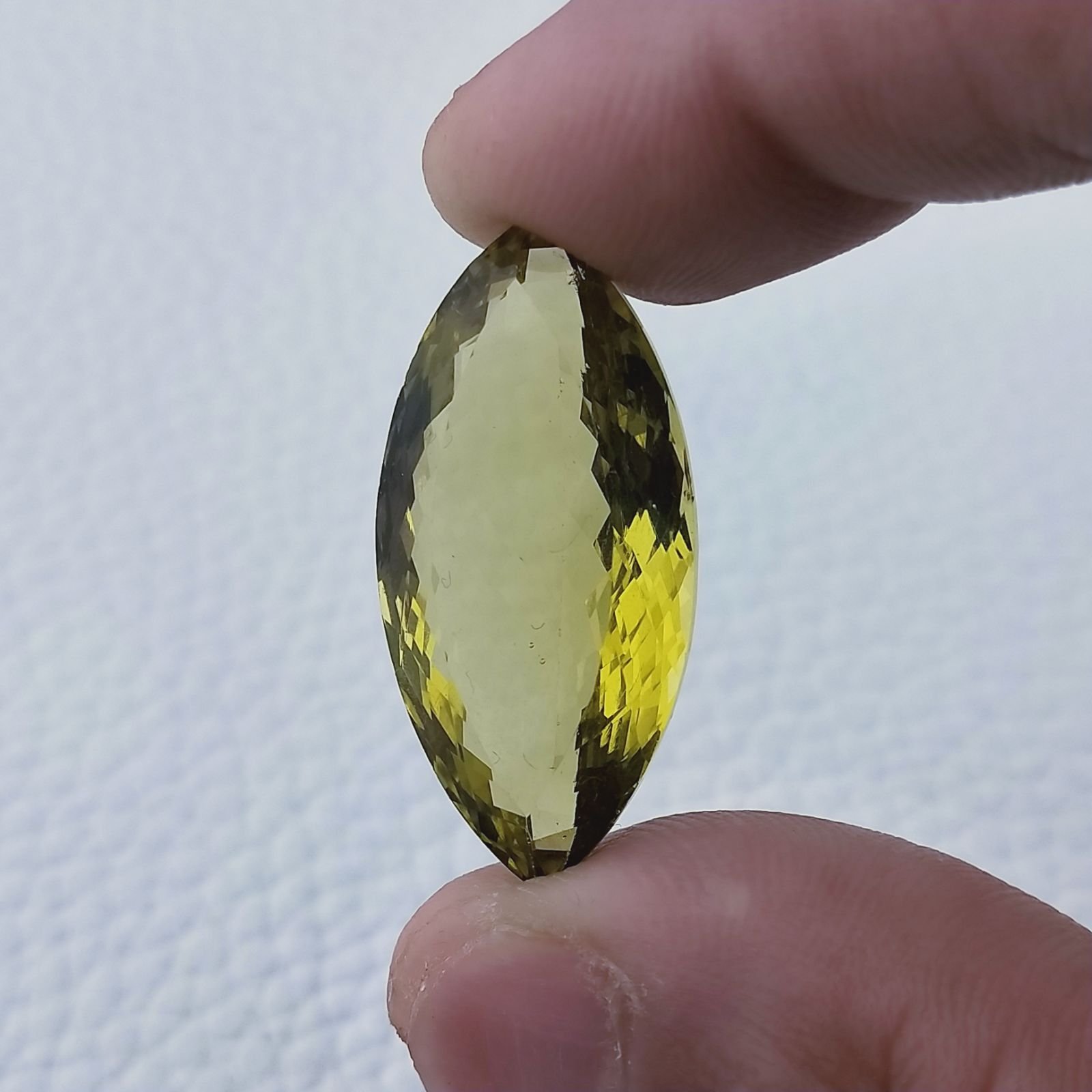 Quarzo Limone Naturale Taglio Marquise Sfaccettato a Mano Gemma Sciolta 16x32mm 28,85 Carati 1pz