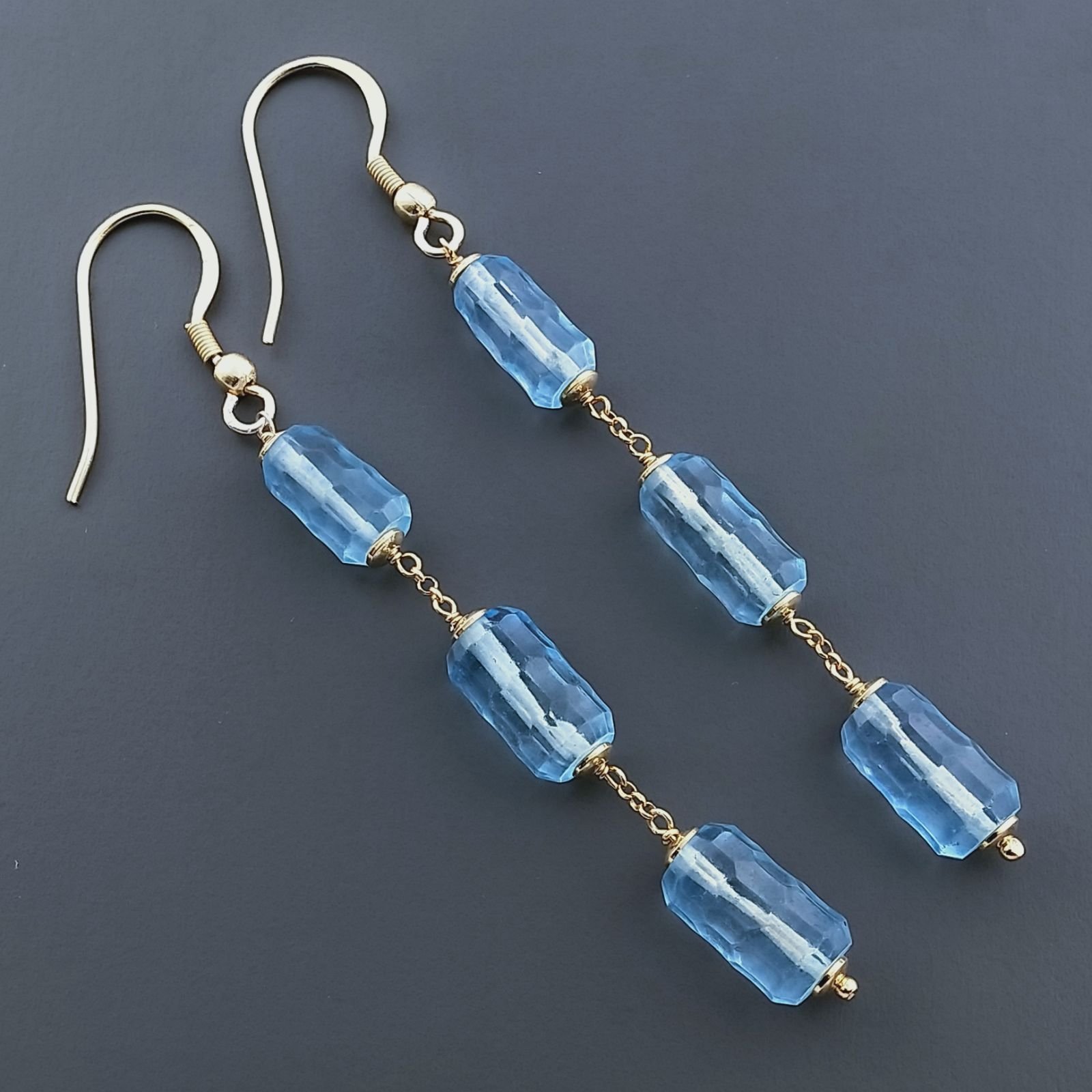 Orecchini In Argento 925 A Nodo Orafo Dorato Con Cristallo Di Rocca Diamantata Azzurro Tubetti Sfaccettato A Mano