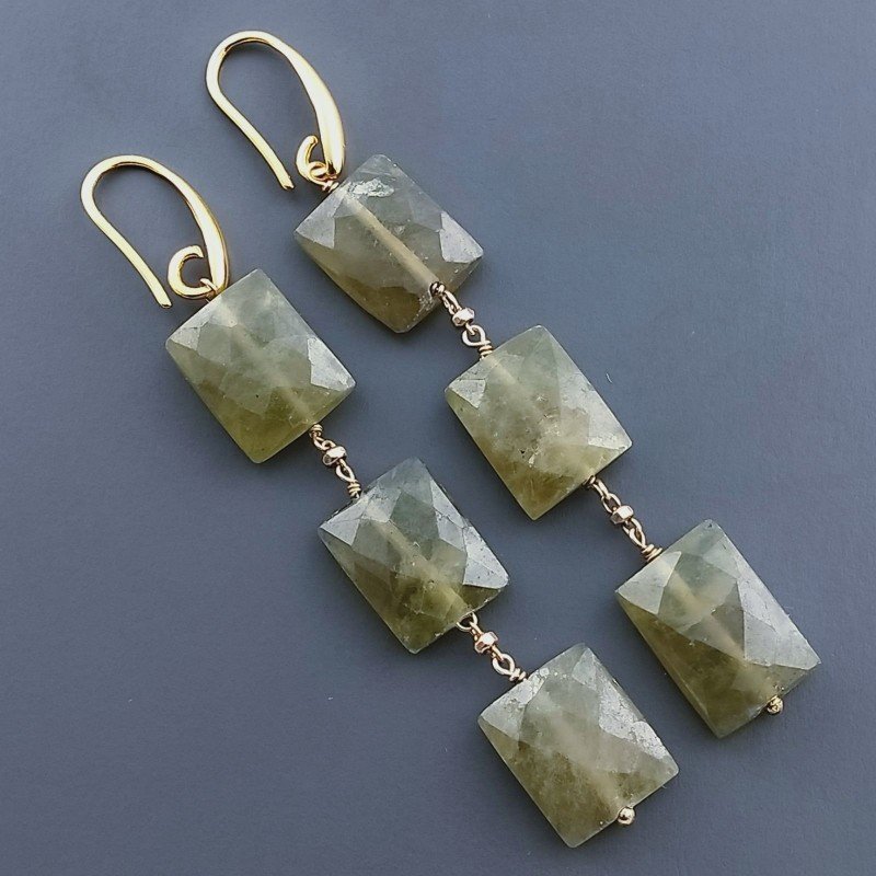 Orecchini In Argento 925 A Nodo Orafo Dorato Con Olivina (Peridoto) Rettangolo Briolette Sfaccettato A Mano