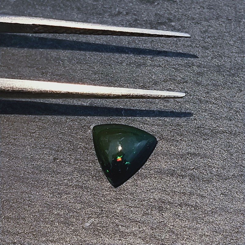 Opale Nero Welo Forma Trilione Cabochon Liscio A Mano 6X6X3mm 0,50 Carati 1pz Opale Nero Welo Forma Trilione Cabochon Liscio A Mano 6X6X3mm 0,50 Carati 1pz