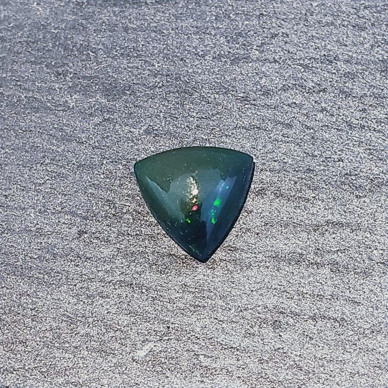 Opale Nero Welo Forma Trilione Cabochon Liscio A Mano 6X6X3mm 0,50 Carati 1pz Opale Nero Welo Forma Trilione Cabochon Liscio A Mano 6X6X3mm 0,50 Carati 1pz