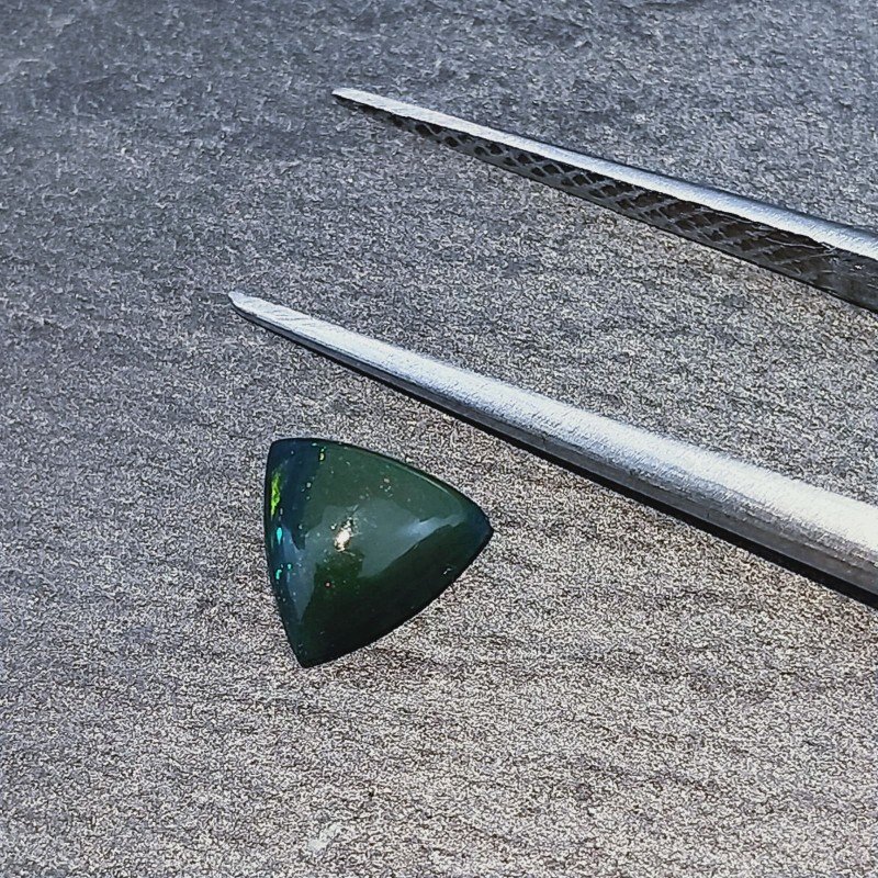 Opale Nero Welo Forma Trilione Cabochon Liscio A Mano 6X6X3mm 0,50 Carati 1pz Opale Nero Welo Forma Trilione Cabochon Liscio A Mano 6X6X3mm 0,50 Carati 1pz