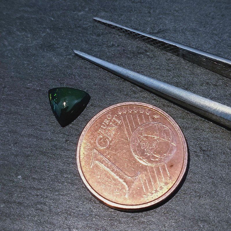 Opale Nero Welo Forma Trilione Cabochon Liscio A Mano 6X6X3mm 0,50 Carati 1pz Opale Nero Welo Forma Trilione Cabochon Liscio A Mano 6X6X3mm 0,50 Carati 1pz