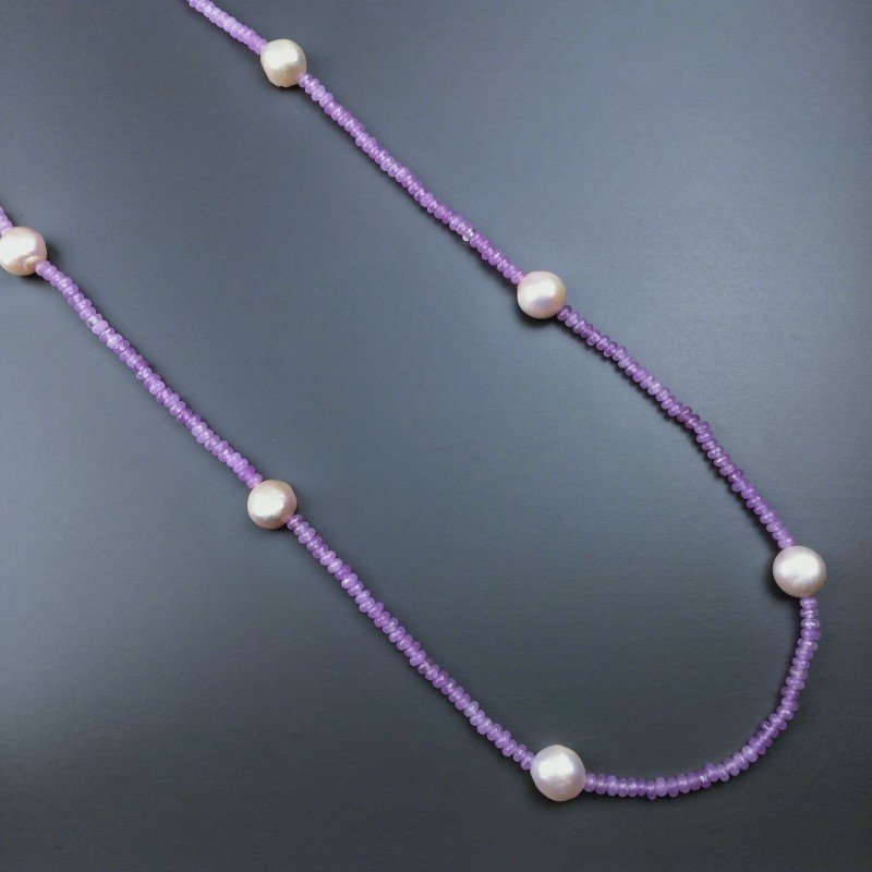 Collana Lunga Pietre Dure Giada Lavanda Con Perle Di Fiume Beige Barocche 120cm E Chiusura In Argento 925